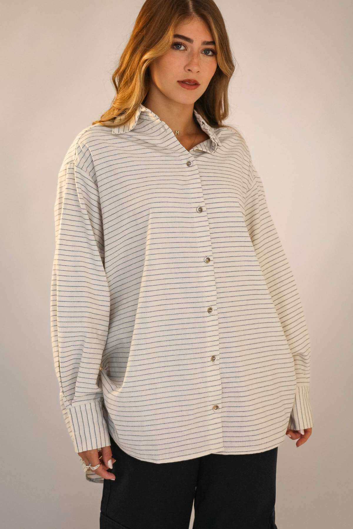 Camisa Oversized Listrada Branca e Azul