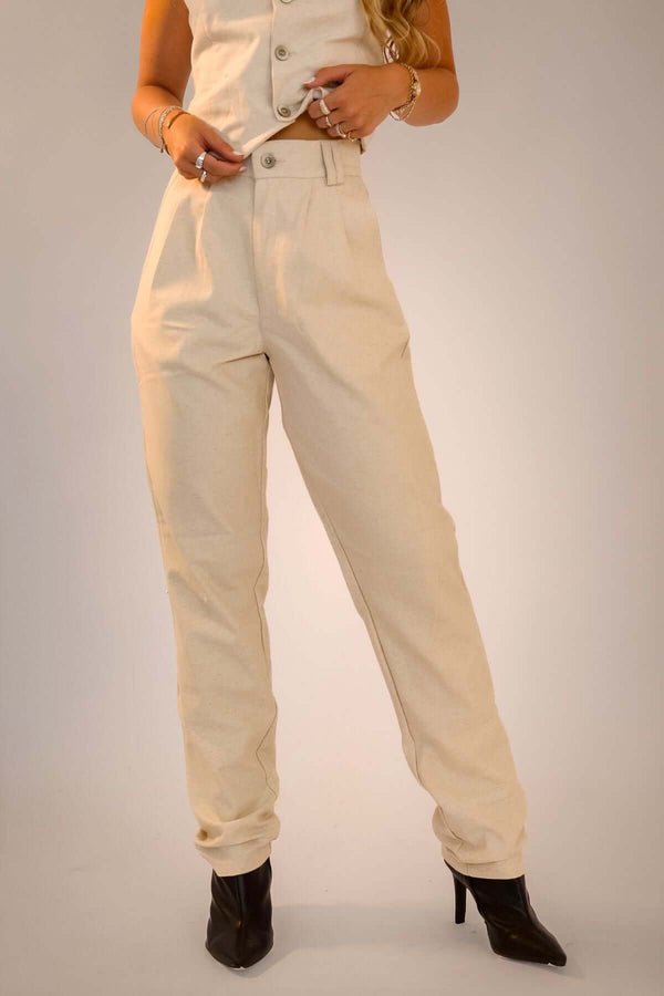 Calça Alfaiataria Algodão Linho em tecido natural, com corte solto e cintura média, ideal para um visual sofisticado.