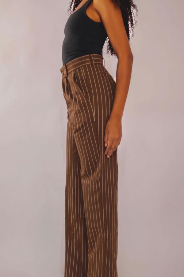 Calça Alfaiataria Algodão Risca de Giz Marrom