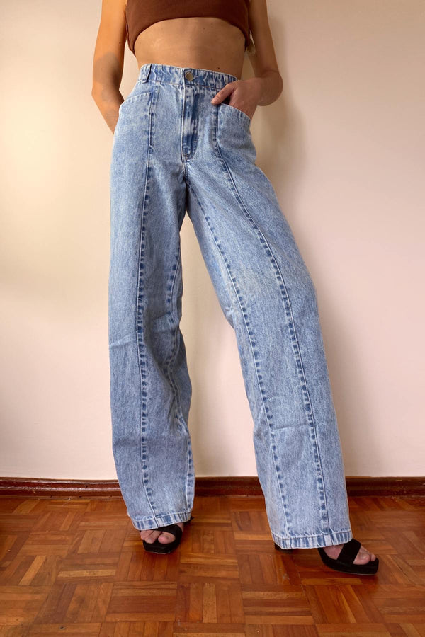 Calça Jeans Recortada Marmorizada Clara