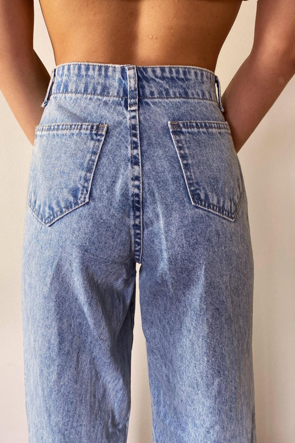 Calça Jeans Recortada Marmorizada Clara